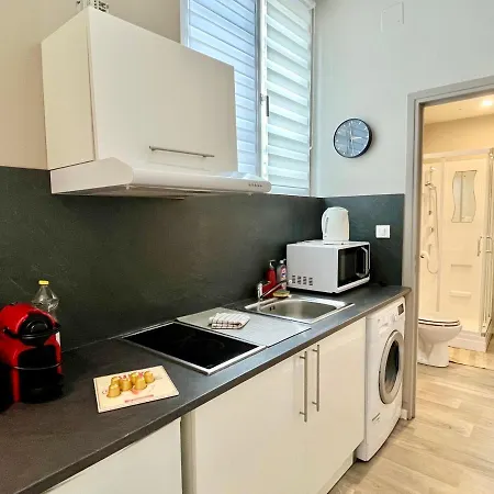Apartment Orphelins 2 *